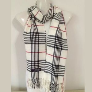 Beautiful cashmere scarf 🧣